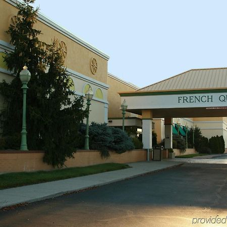 Holiday Inn Perrysburg French Quarter Экстерьер фото