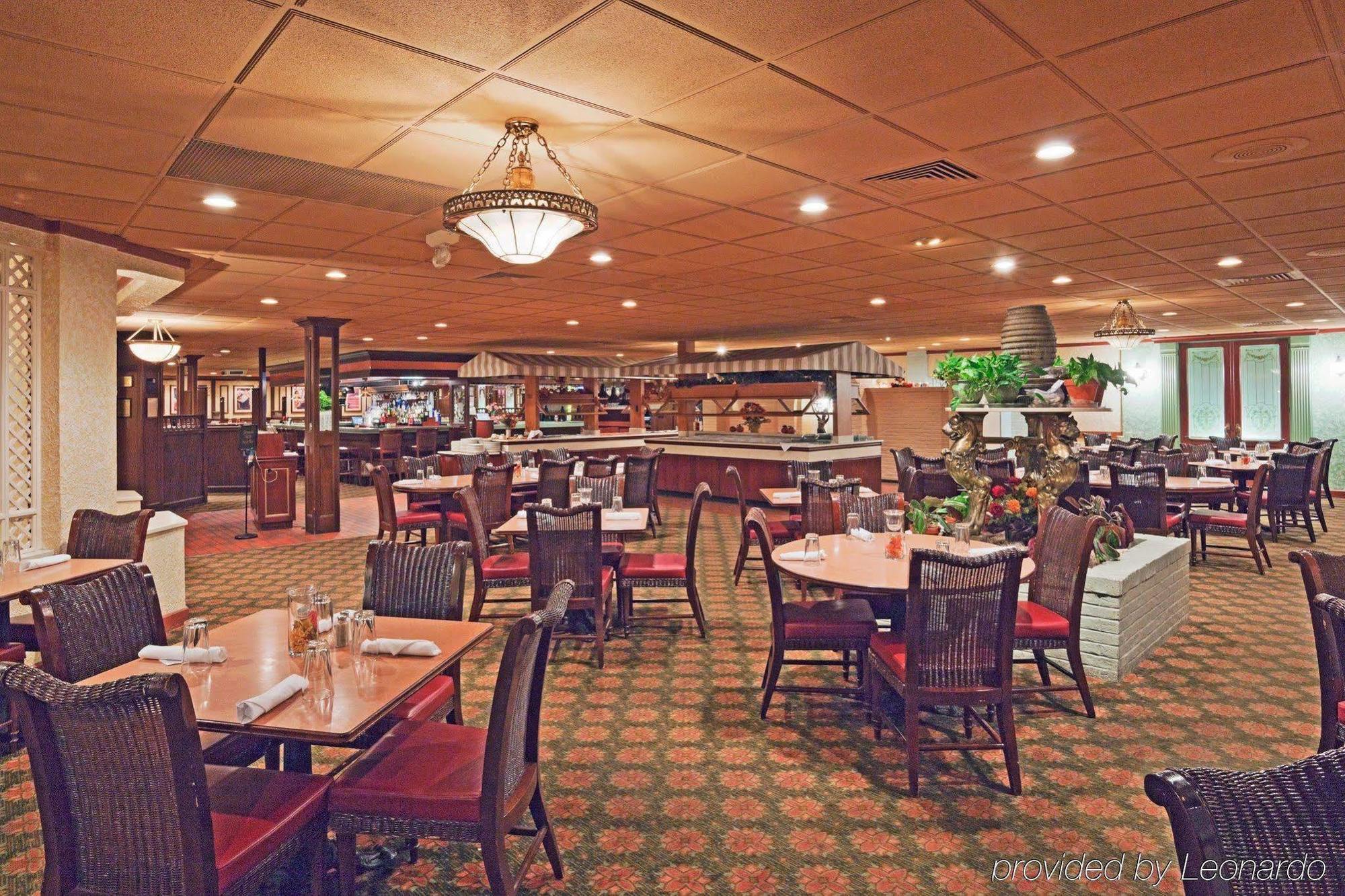 Holiday Inn Perrysburg French Quarter Ресторан фото